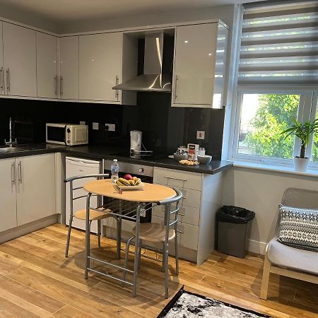 Mj Serviced Apartment Up To 6 Guest - Luxurious Living In West London Next To Tube Station & Central London Hanwell 外观 照片